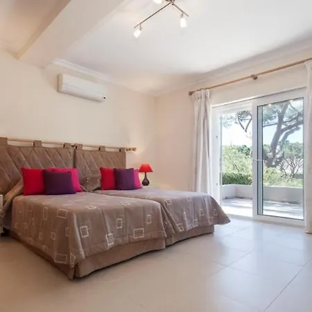 Sleeps 9 With Pool Air Con And Wifi Vale do Lobo