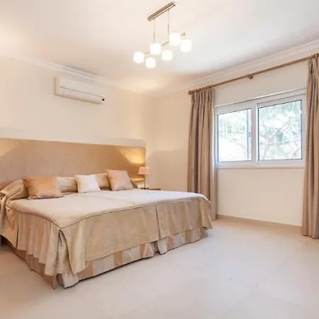 Sleeps 9 With Pool Air Con And Wifi Vale do Lobo