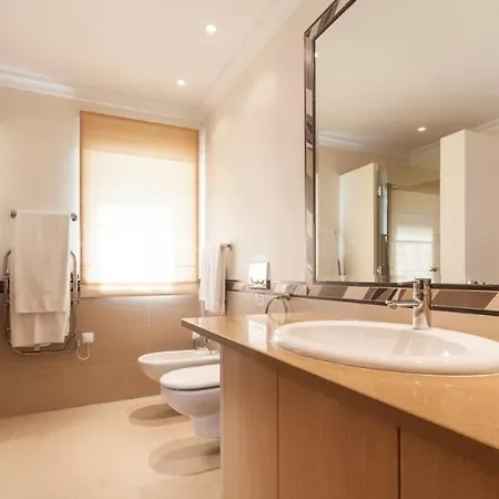 Sleeps 9 With Pool Air Con And Wifi *