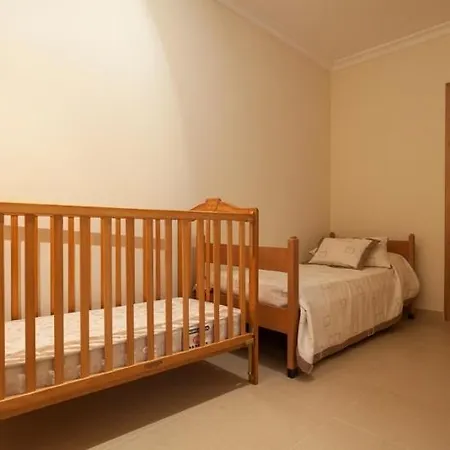 Villa Sleeps 9 With Pool Air Con And Wifi *