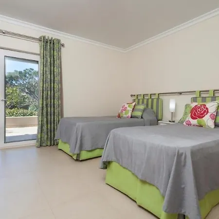 Villa Sleeps 9 With Pool Air Con And Wifi Vale do Lobo