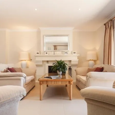 Sleeps 9 With Pool Air Con And Wifi Vale do Lobo